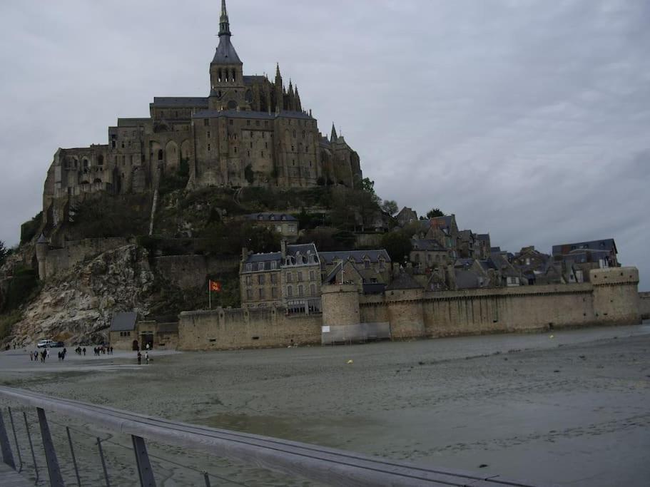 La Petite Maison Proche Du Mont Saint Michel Pontorson Exterior photo